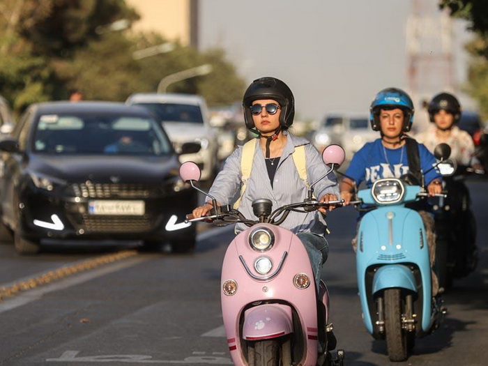 Iran odobrio izdavanje dozvola ženama za vožnju motociklima