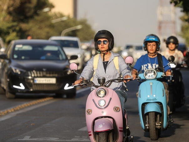 Iran odobrio izdavanje dozvola ženama za vožnju motociklima
