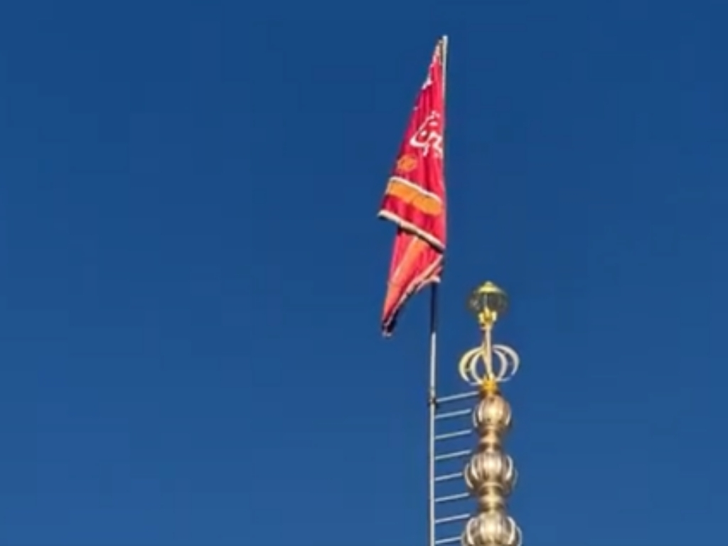 Iran podigao crvenu zastavu na džamiji, znak osvete za vrhovnog vođu?!