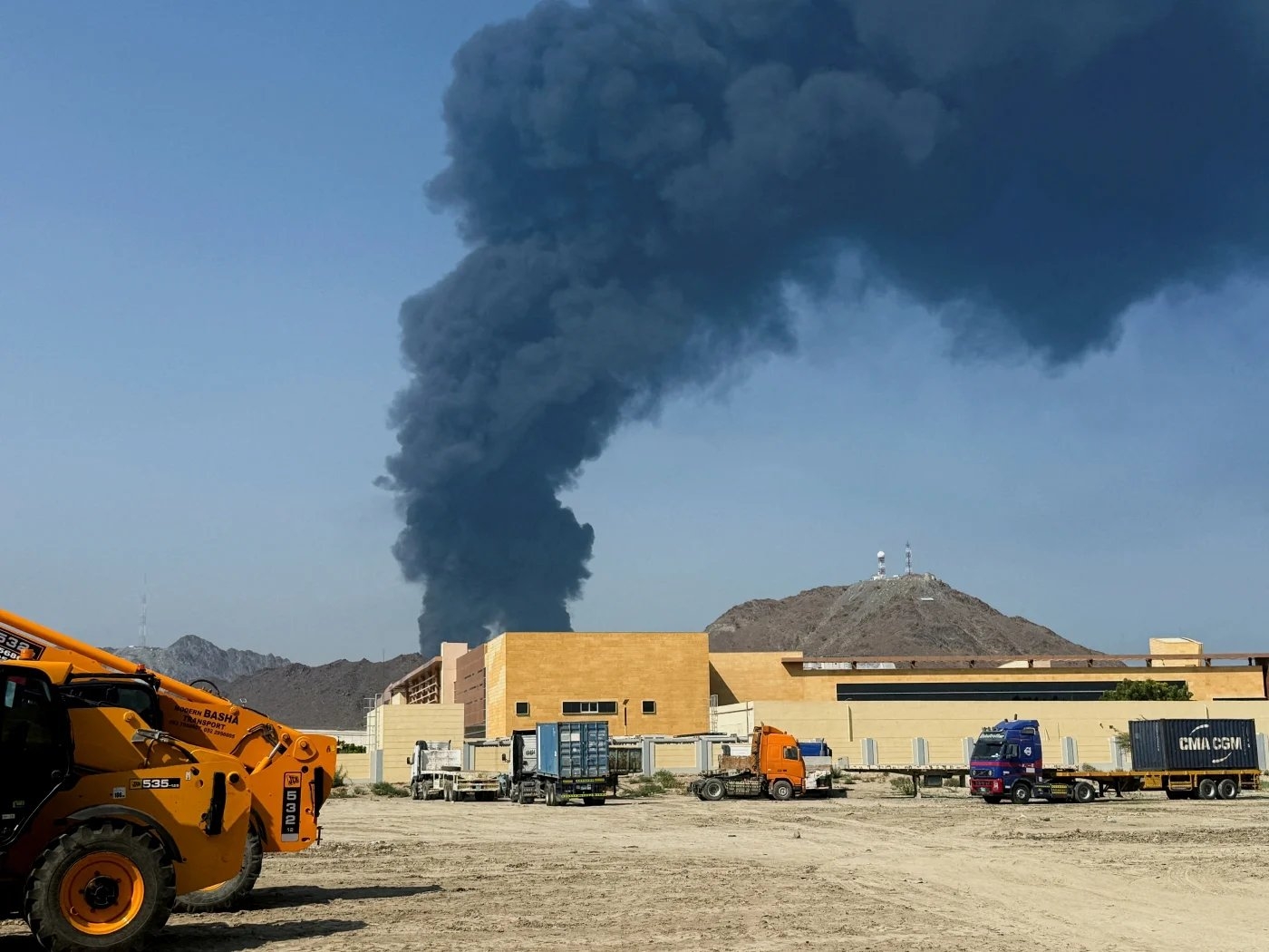 Iran raketirao naftnu rafineriju u Emiratima, izbio ogroman požar