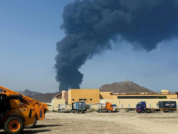 Iran raketirao naftnu rafineriju u Emiratima, izbio ogroman požar