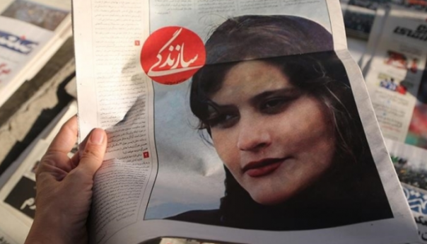 Iran tvrdi: Smrt Mahse Amini povezana s bolešću, a ne s premlaćivanjem