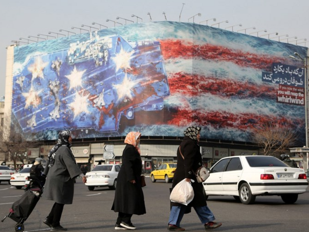 Iranci muralom upozorili Ameriku da ne napada