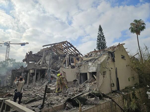 Iranske rakete pogađaju Izrael, snimci otkrivaju razmjere udara