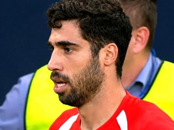 Iranski fudbaler uz salto bacio lopu iz auta čak 45 metara