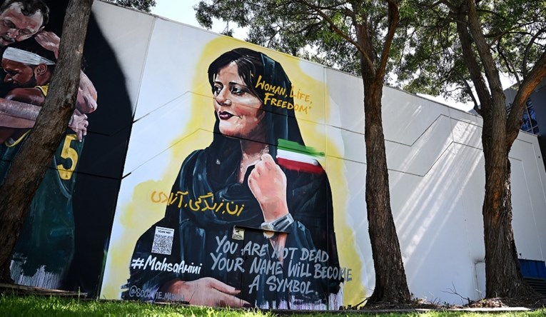 Iranski novinari traže puštanje kolegica koje su izvještavale o smrti Mahse Amini