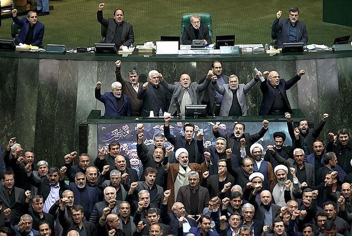 Iranski parlamentarci skandirali "Smrt Americi" u znak podrške protestima