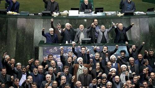 Iranski parlamentarci skandirali "Smrt Americi" u znak podrške protestima