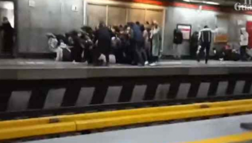 Iranski policajci pucali u metrou punom ljudi i tukli žene u vozu