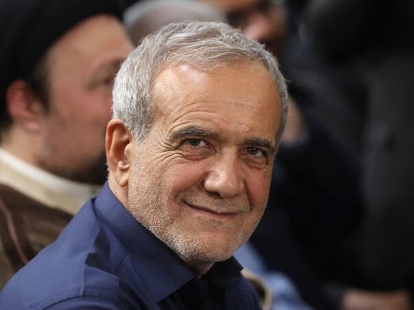 Iranski predsjednik u prvom putovanju u inozemstvo posjetio Irak