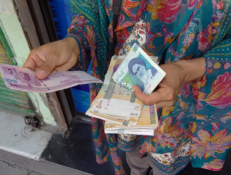 Iranski rijal rekordno pao