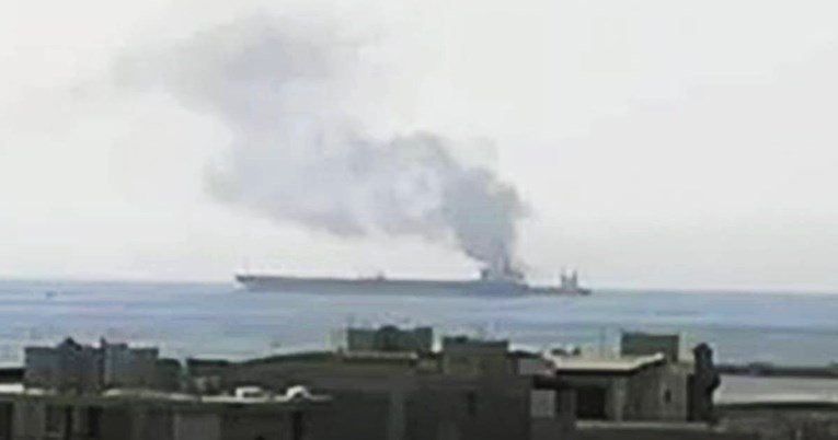 Iranski tanker s naftom pogođen projektilima iz drona