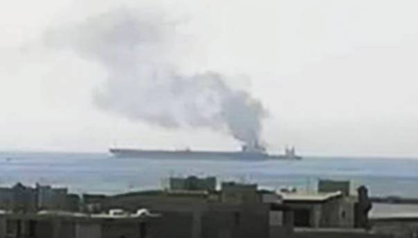Iranski tanker s naftom pogođen projektilima iz drona