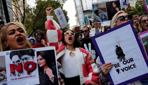 Iransko vodstvo pokušava nacionalne proteste preusmjeriti na Kurde