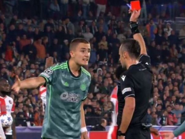 Irfan Peljto pokazao dva crvena kartona na kultnom De Kuipu