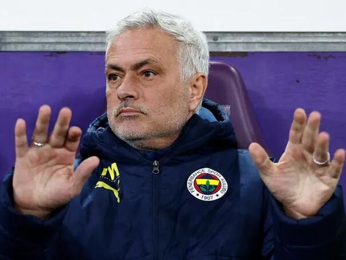 Ironični Mourinho: Svaku večer idem u noćne klubove, a ekipu biram bacanjem novčića