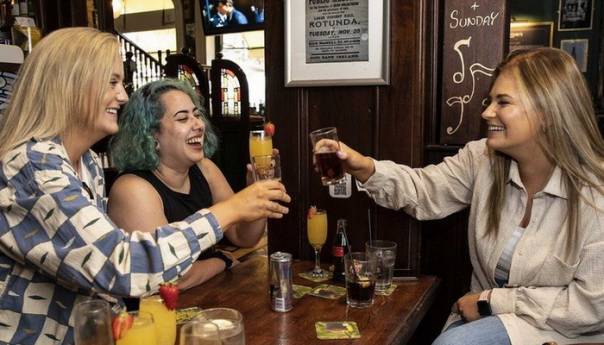 Irski pabovi i restorani nastavili s radom u zatvorenom