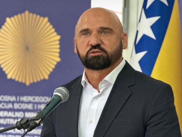 Isak: Dodik je očajnik koji ne organizuje referendum, nego anketu