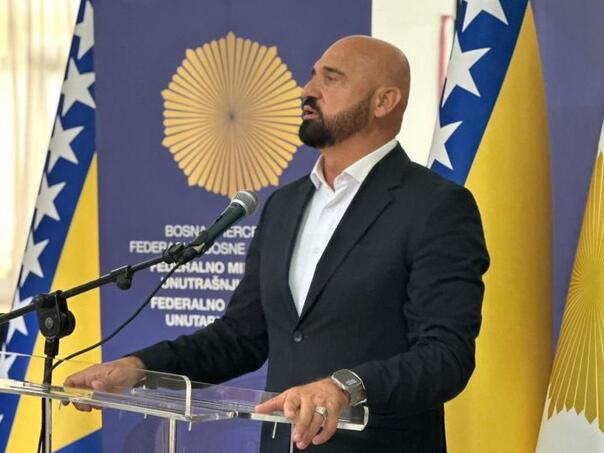 Isak i Munjić odlikovali najbolje policajce: 'Vi čuvate sigurnost BiH'