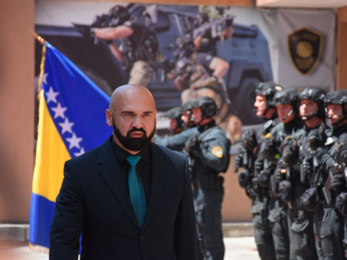 Isak: I nogama i rukama ćeš Milorade u NATO samo kada te dovoljno pritisnu