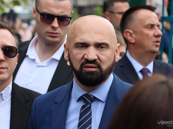 Isak: Nedopustivom nasilju dijela navijača u HNK mora se stati u kraj