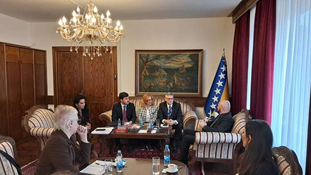 Isak razgovarao s predstavnicima OSCE-a i EU o zakonu o mirnom okupljanju