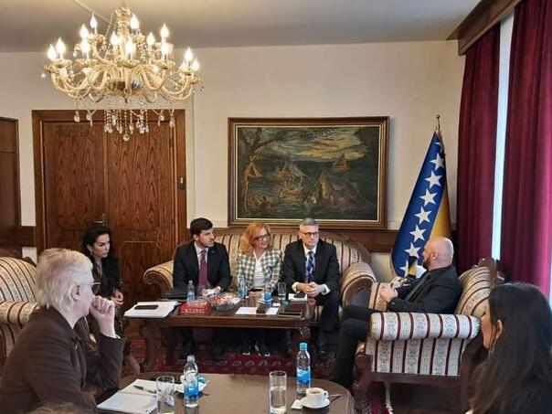 Isak razgovarao s predstavnicima OSCE-a i EU o zakonu o mirnom okupljanju