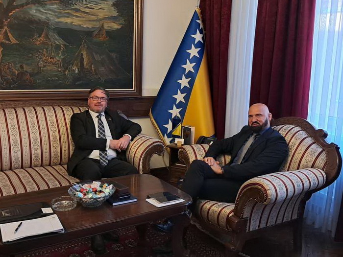 Isak se sastao sa ambasadorom Slovenije u BiH Damianom Sedarom