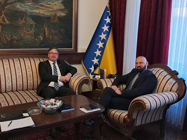 Isak se sastao sa ambasadorom Slovenije u BiH Damianom Sedarom