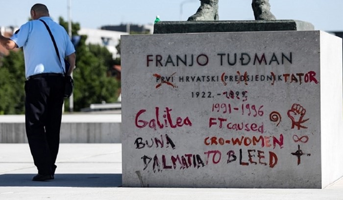 Išaran spomenik Tuđmanu u Zagrebu, napisano 'diktator'