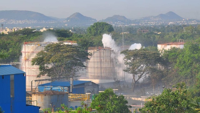 Iscurio hemijski gas iz fabrike u Indiji, osam ljudi preminulo