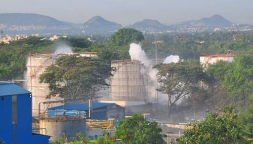Iscurio hemijski gas iz fabrike u Indiji, osam ljudi preminulo
