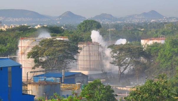 Iscurio hemijski gas iz fabrike u Indiji, osam ljudi preminulo