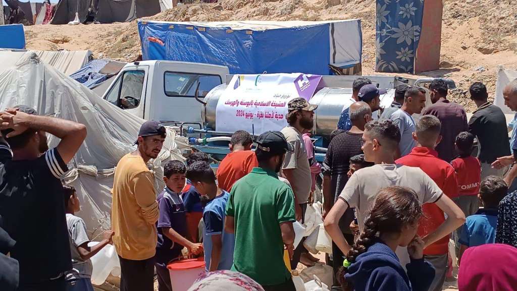 Islamska zajednica dostavlja pitku vodu civilima u Gazi