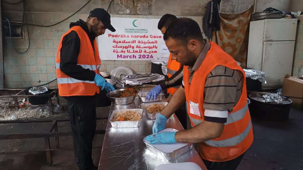 Islamska zajednica: Oko 10.000 iftara uoči noći Lejletul-bedr za stanovništvo Gaze