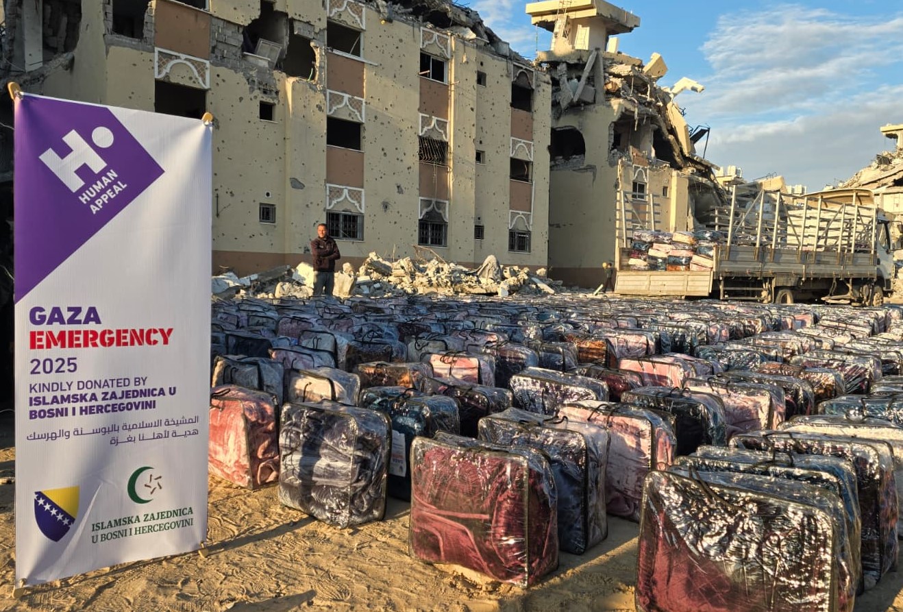 Islamska zajednica u pomoći Gazi: Nakon deka, slijedi podjela odjeće