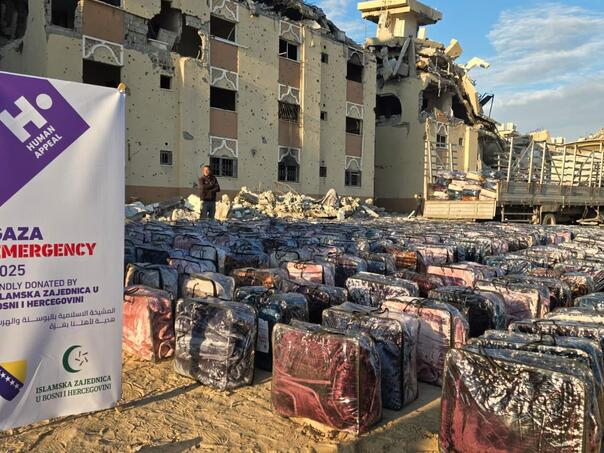 Islamska zajednica u pomoći Gazi: Nakon deka, slijedi podjela odjeće