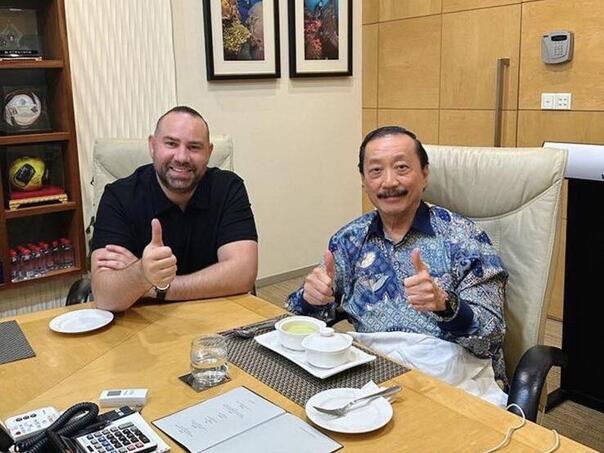 Ismir Mirvić na večeri sa Vincentom Tanom, poslao zagonetnu poruku