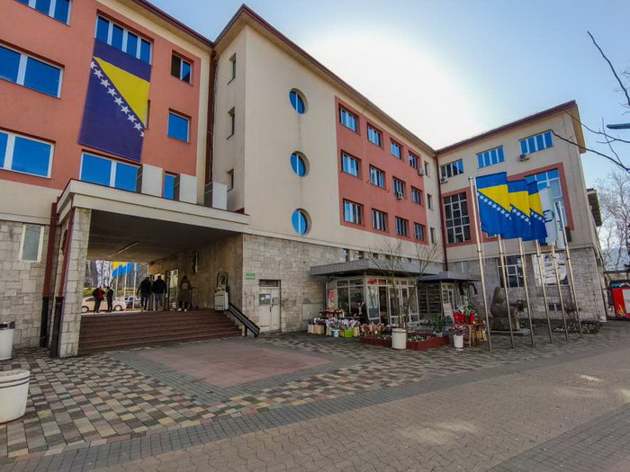 Isplate naknada porodiljama u Bihaću kasne zbog administrativnog zastoja