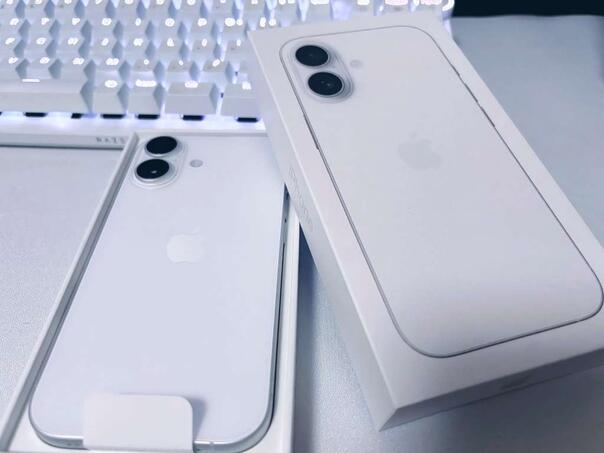 Isporuke pametnih telefona porasle za dva posto u 2025. godini