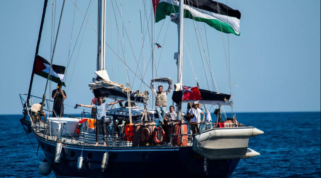 ISPRAVKA: Flotila sa humanitarnom pomoći za Gazu ilustrovana AI fotografijom