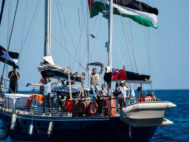 ISPRAVKA: Flotila sa humanitarnom pomoći za Gazu ilustrovana AI fotografijom