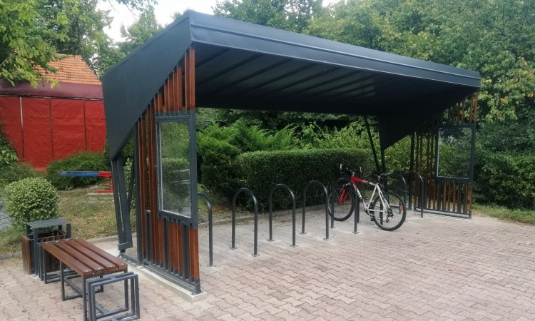 Ispred bazena Otoka postavljen prvi natkriveni parking za bicikla