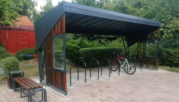 Ispred bazena Otoka postavljen prvi natkriveni parking za bicikla