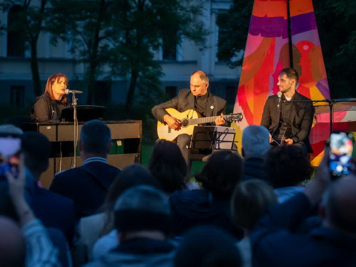 Ispred Historijskog muzeja BiH izveden muzičko-poetski recital povodom Međunarodnog dana muzeja