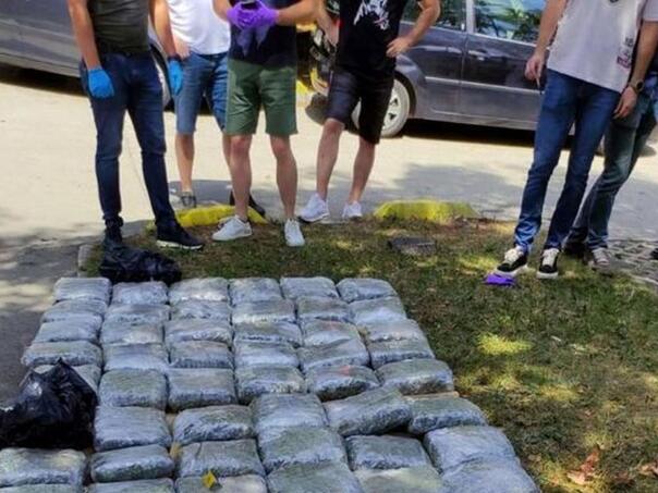 Ispred nargila bara u Sarajevu uhapšen muškarac sa 73 kg kanabisa