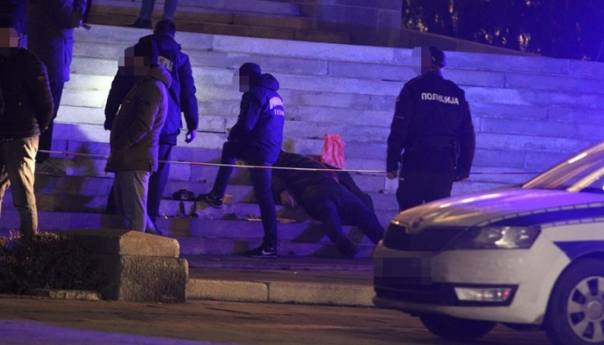 Ispred skupštine Srbije: Čovjek pucao sebi u glavu