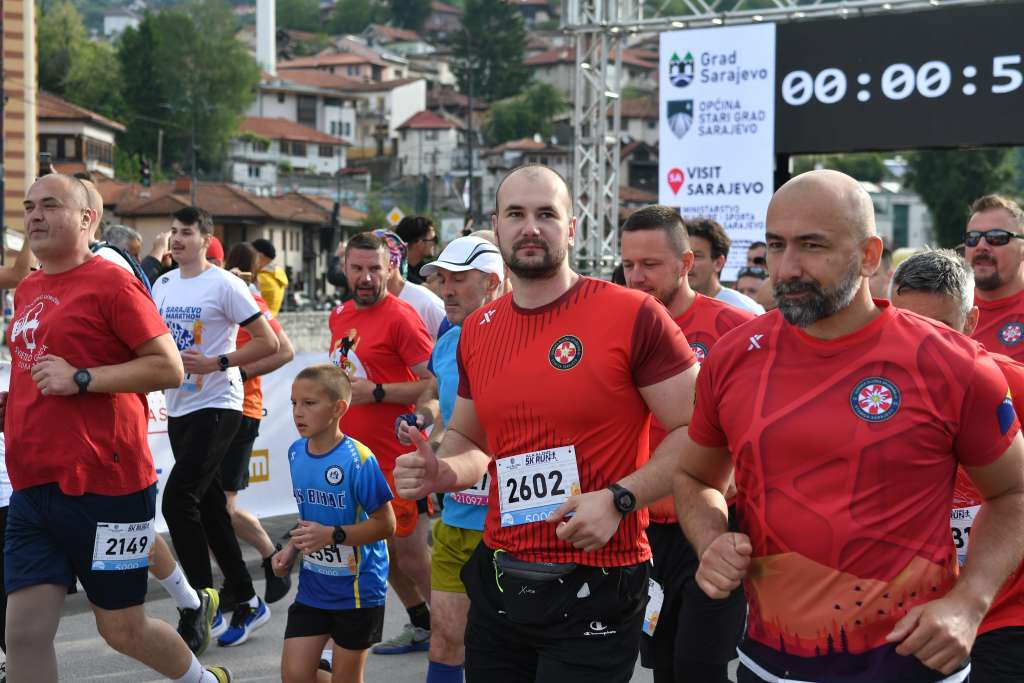 Ispred Vijećnice startovala utrka 'Sarajevo Marathon'