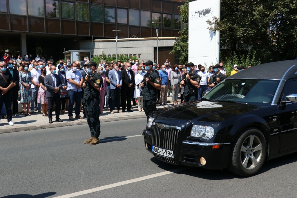 Ispred Vlade FBiH obavljen ispraćaj preminulog ministra Salke Bukvarevića