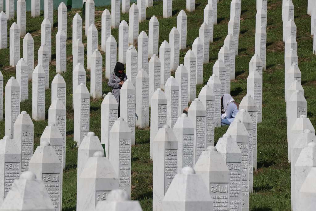 Istaknuti svjetski intelektualci podržali Rezoluciju o genocidu u Srebrenici